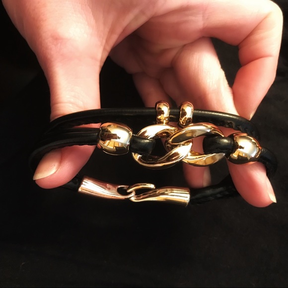 Ladies black and gold color bracelet - Picture 3 of 3